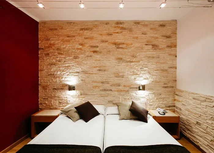 Hotel Travessera 2*