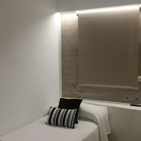 Travessera 2* ברצלונה