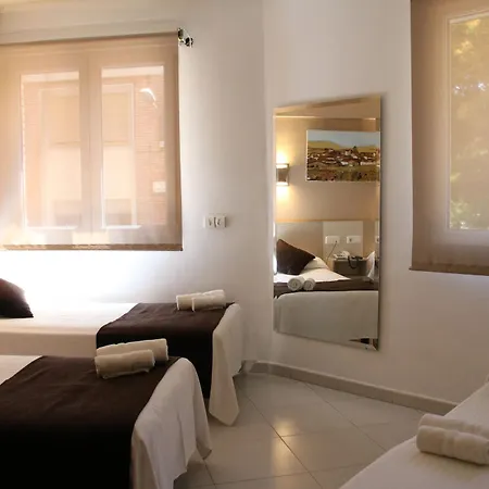 Hotel Travessera 2*