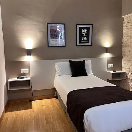 Hotel Travessera 2*