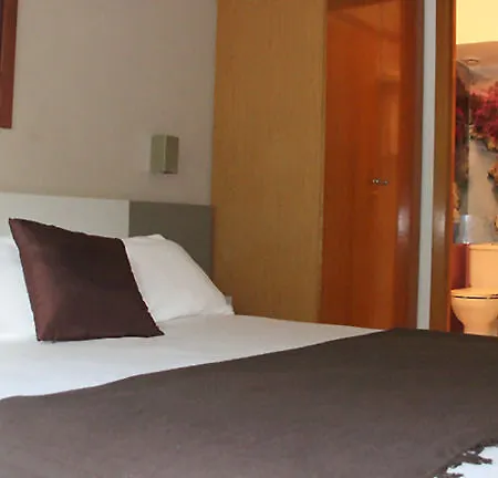 Hotel Travessera 2*