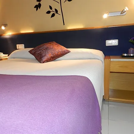 Hotel Travessera 2*