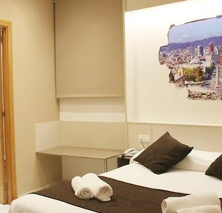 Hotell Travessera 2*