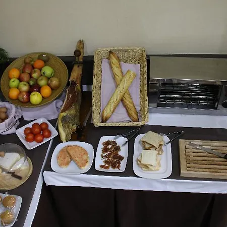 Hotel Travessera 2*